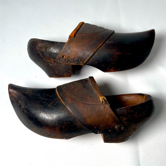Antique black wooden child sized pair of clogs sabots w/ embossed brown leather - Picture 7 of 13